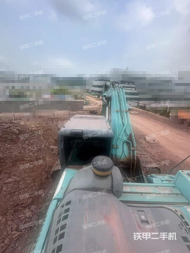 駕駛室頂部(整機外觀) 駕駛室頂部(整機外觀)