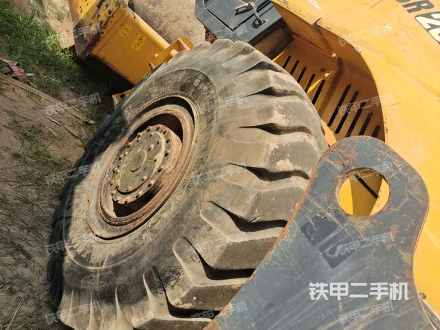 正后側(cè)（壓路機(jī)前后車架）