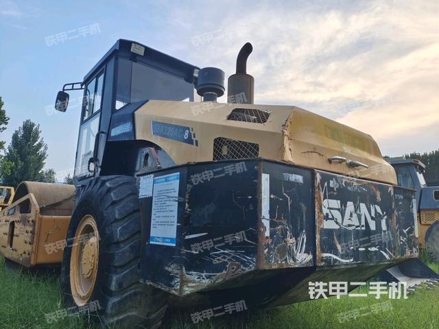 左后45°（压路机整机外观）