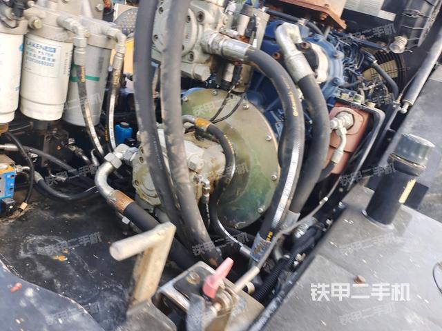 散热器全景（压路机发动机舱）