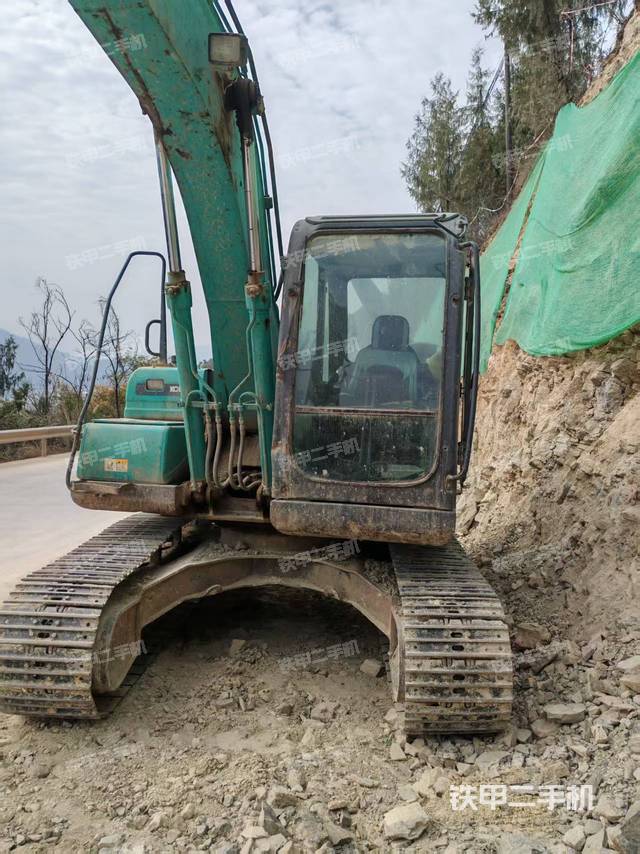 驾驶室顶部（整机外观）