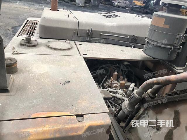 回转马达和主控阀（整机外观）