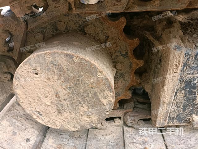 右驅(qū)動輪（行走機(jī)構(gòu)）