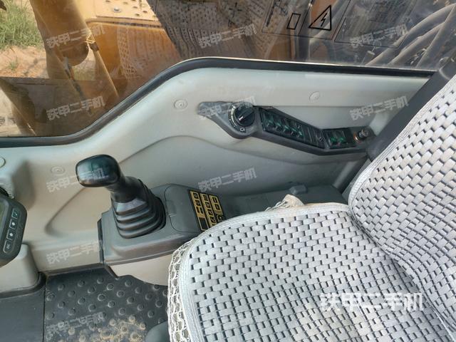 座椅右侧控制台/钥匙门/油门/含右手柄（驾驶室部分）