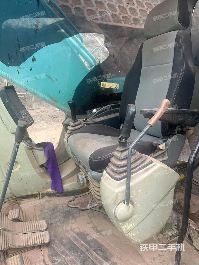 駕駛室整體(整機外觀) 駕駛室整體(整機外觀)