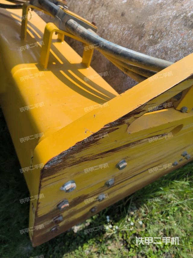 正后側(cè)（壓路機(jī)前后車架）