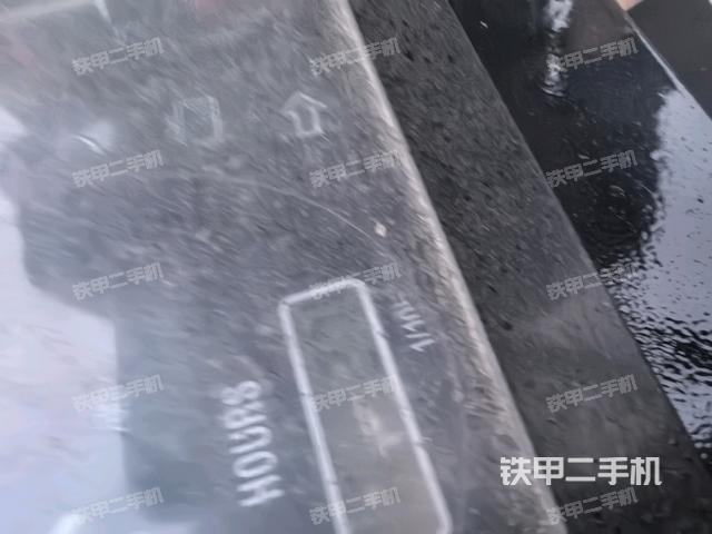 驾驶室顶蓬内（压路机驾驶室）