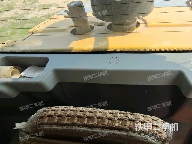 驾驶室侧向上照全景（压路机驾驶室）