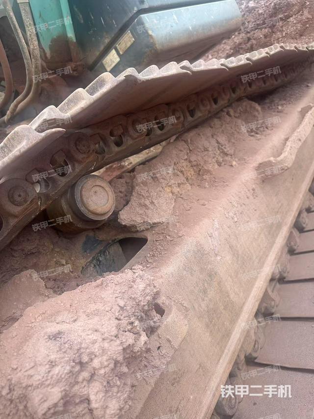 單側(cè)履帶整體(整機外觀) 單側(cè)履帶整體(整機外觀)