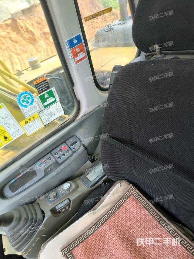 后窗玻璃角标（驾驶室部分）