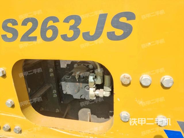 前車架正右側(cè)（壓路機(jī)前后車架）