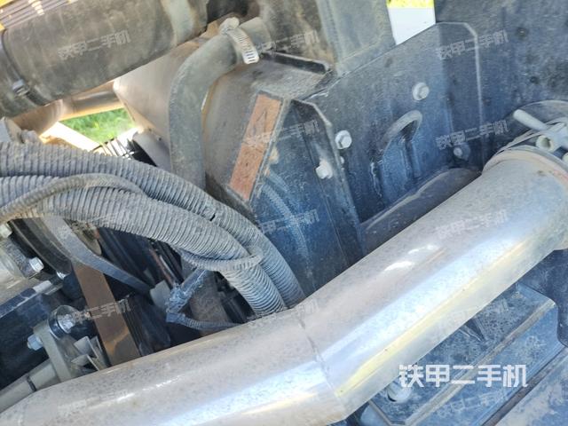 散熱器全景（壓路機發(fā)動機艙）