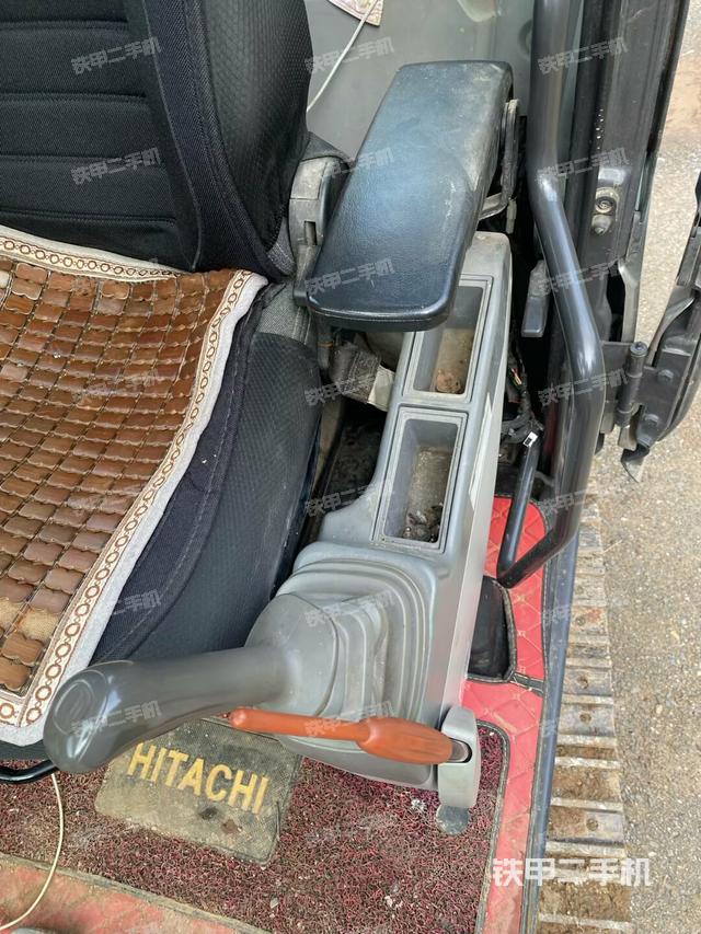 座椅左侧控制台/音响/含左手柄（驾驶室部分）