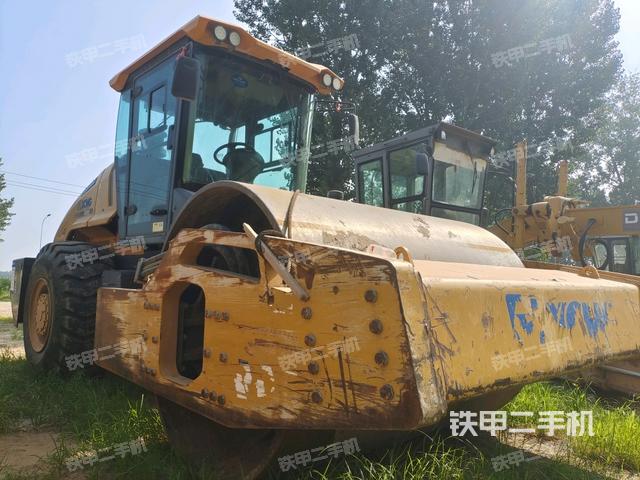 右前45°（壓路機整機外觀）