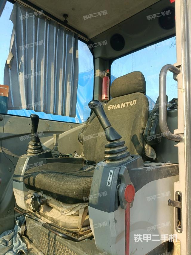 駕駛室整體（整機外觀）