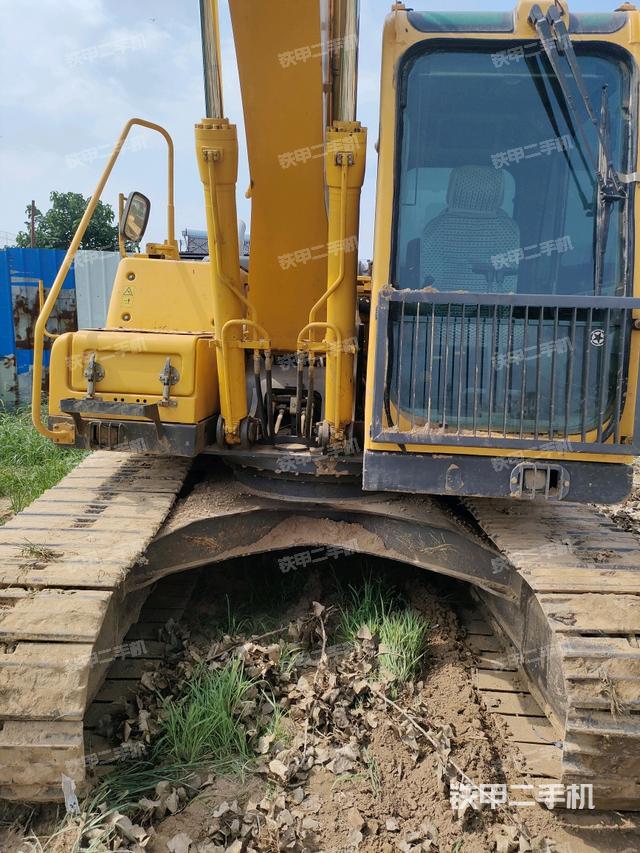 大臂油缸整体 竖拍（工作和回转装置）