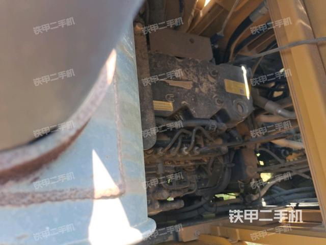 分動箱或變速箱（壓路機發(fā)動機艙）