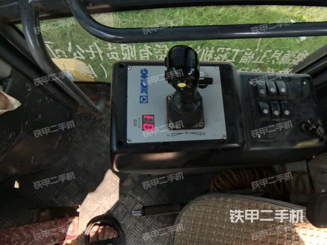 驾驶室顶蓬内（压路机驾驶室）