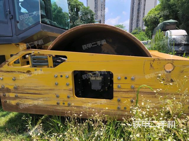 前車架正左側(cè)（壓路機(jī)前后車架）