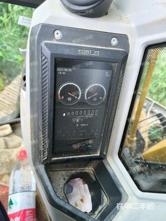 座椅左侧控制台/音响/含左手柄（驾驶室部分）