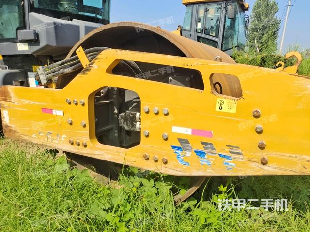 前車架正左側(cè)（壓路機前后車架）