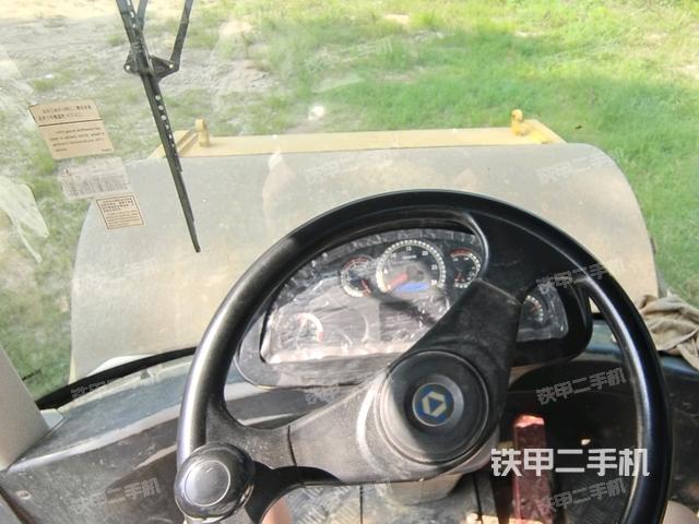 驾驶室内座椅、仪表操作手柄全景（压路机驾驶室）