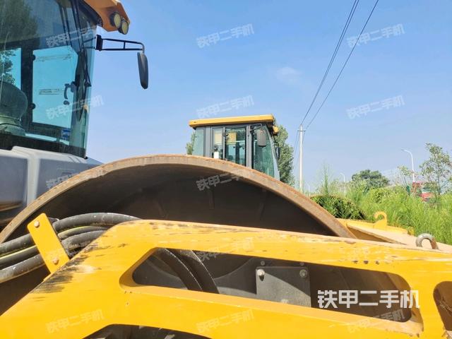 前車架正右側(cè)（壓路機前后車架）