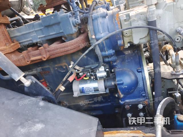 发动机舱全景（压路机发动机舱）