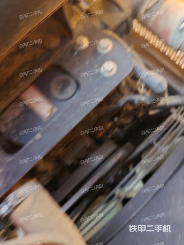 柴油泵全景（壓路機發(fā)動機艙）