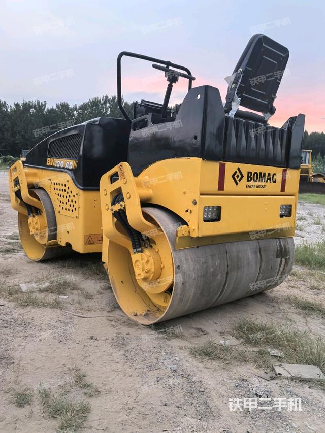 左后45°（压路机整机外观）