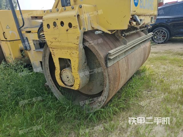 前车架正右侧（压路机前后车架）