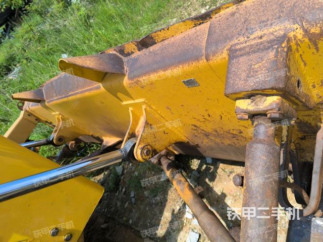 左側(cè)履帶全景（推土機(jī)底盤及工作裝置）