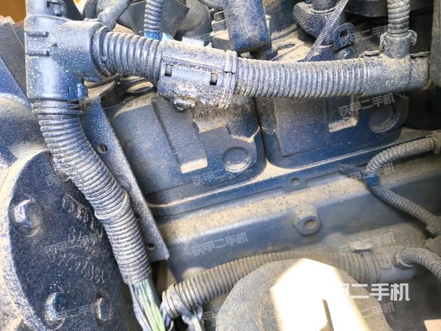 散熱器全景（壓路機(jī)發(fā)動機(jī)艙）