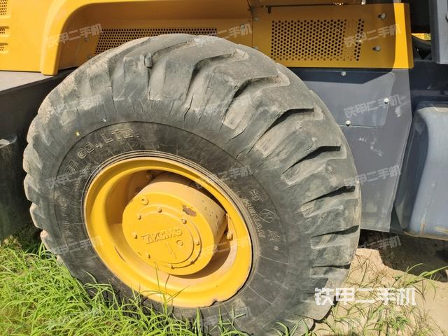 前輪左側(cè)減震塊連接及部件（壓路機前后車架）