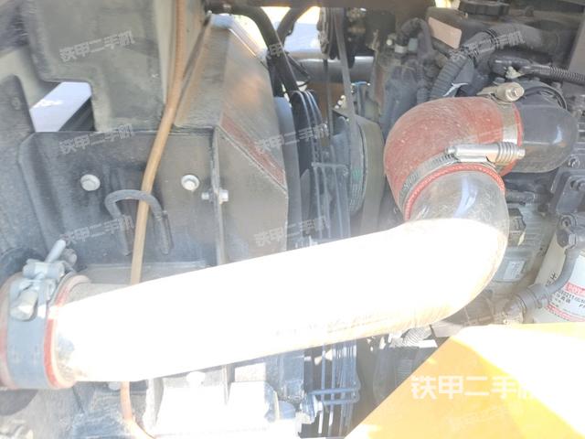 柴油泵全景（壓路機發(fā)動機艙）