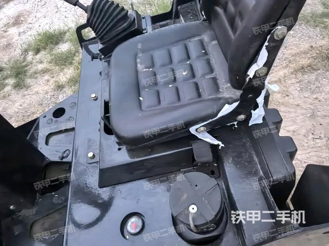 驾驶室外顶全景（压路机驾驶室）