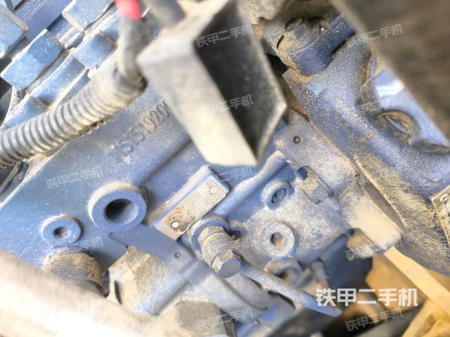 發(fā)動機(jī)右側(cè)全景（壓路機(jī)發(fā)動機(jī)艙）