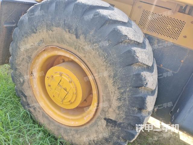 前轮左侧减震块连接及部件（压路机前后车架）