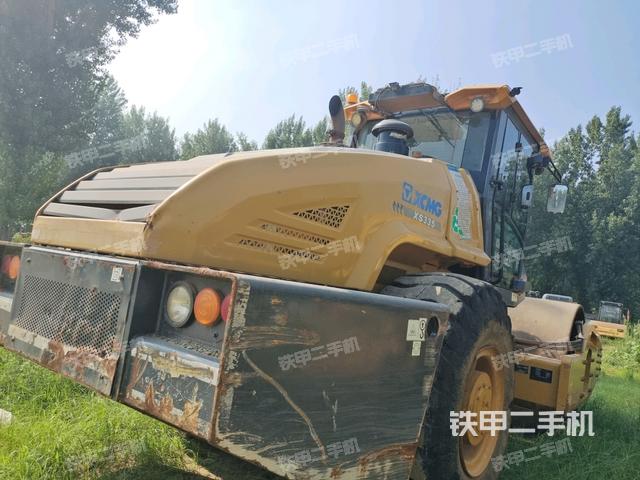 右后45°（压路机整机外观）