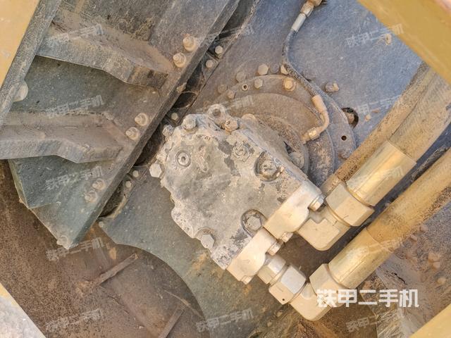 前車架正右側(cè)（壓路機前后車架）