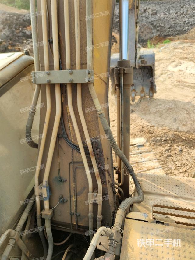 大臂背部俯視（工作和回轉(zhuǎn)裝置）