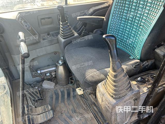 驾驶室整体（整机外观）