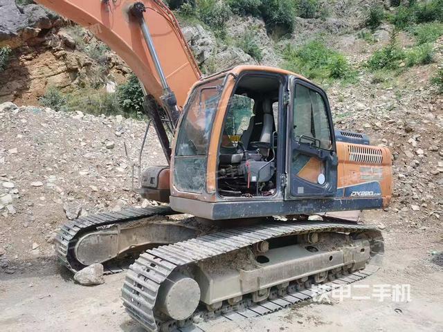 驾驶室整体（整机外观）