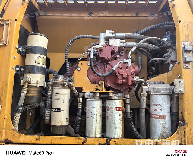 液壓泵艙室正面整體（整機(jī)外觀）