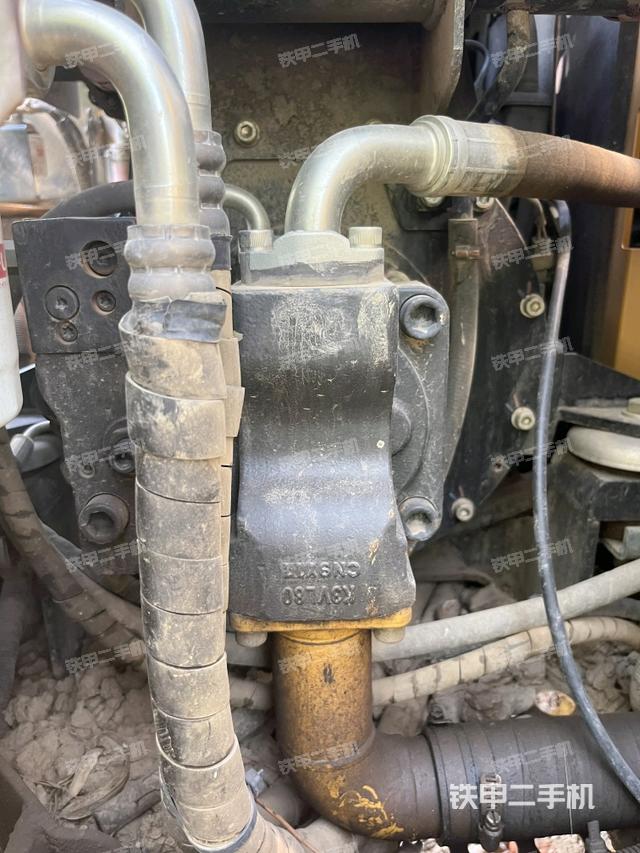 液壓泵艙室正面整體（整機(jī)外觀）