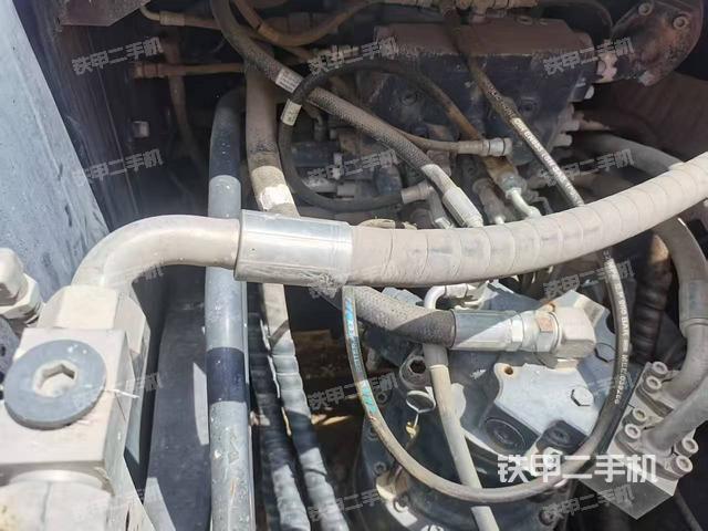 回转马达和主控阀（整机外观）