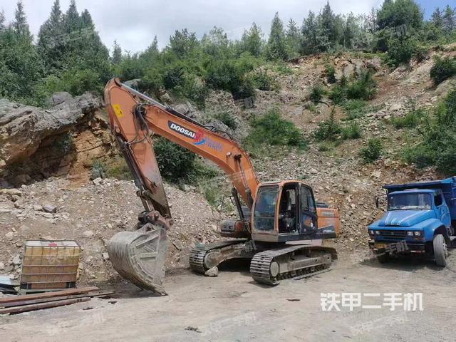 斗山DX220LC-9C挖掘机