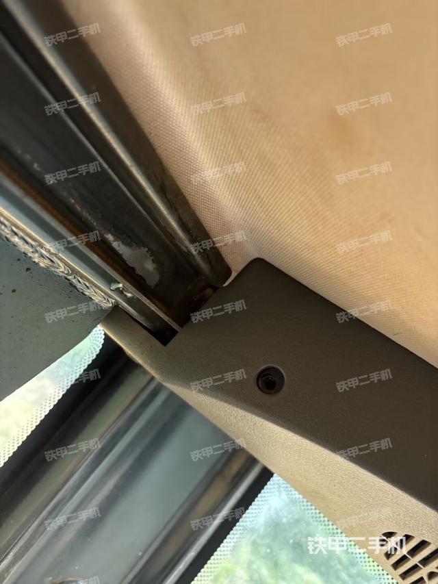 座椅右侧控制台/钥匙门/油门/含右手柄（驾驶室部分）