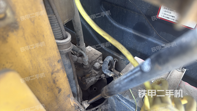 回转马达和主控阀（整机外观）