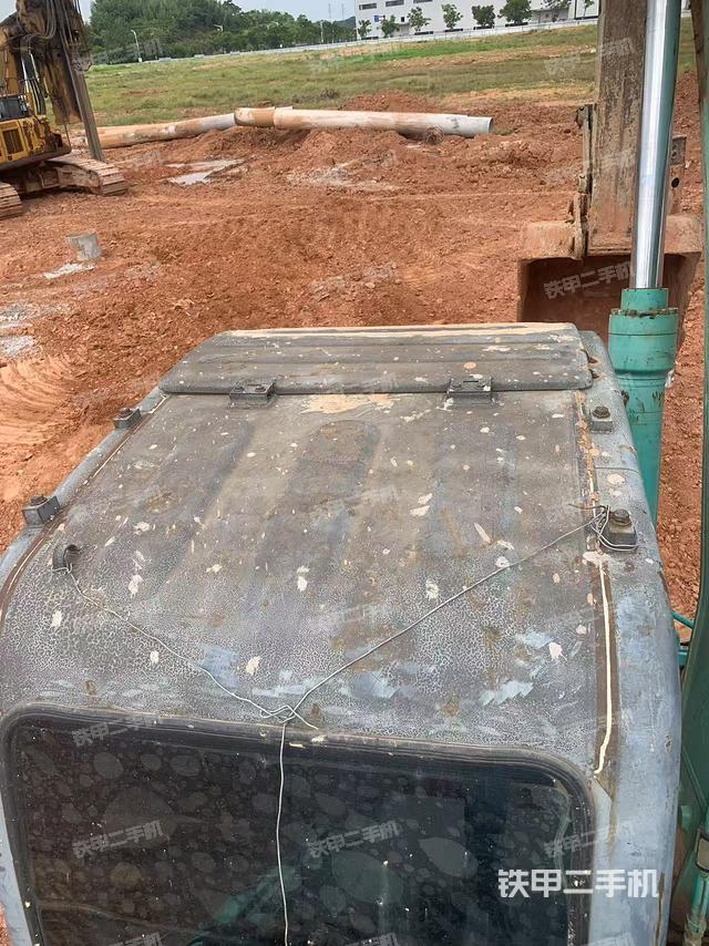 驾驶室顶部（整机外观）